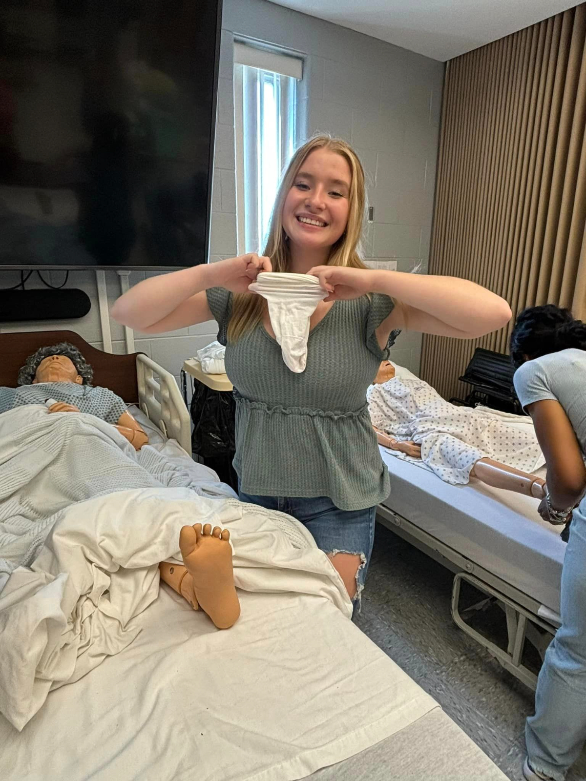 Medicaid Nurse Aide (MNA) scholars Begin Hands-On Patient Care Training Medicaid Nurse Aide (MNA) scholars Begin Hands-On Patient Care Training