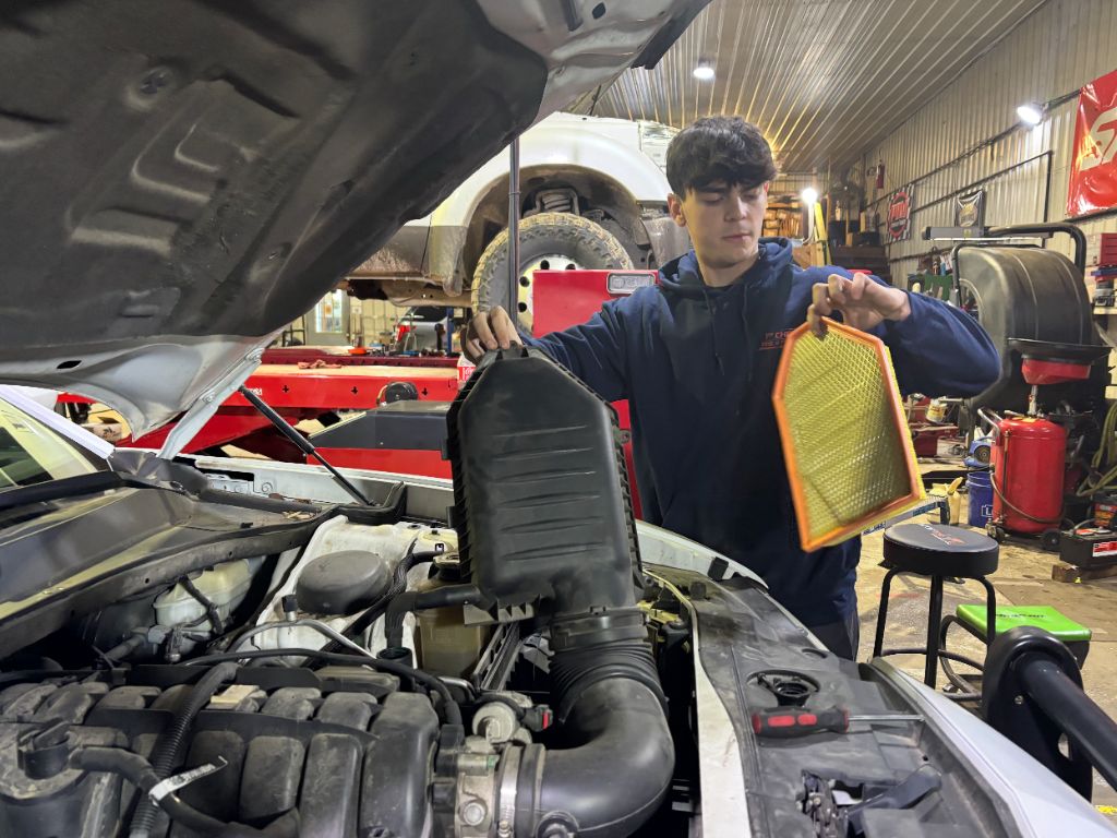 Frank Mason Gains Automotive Experience at 1st Choice Tire and Fleet Frank Mason Gains Automotive Experience at 1st Choice Tire and Fleet